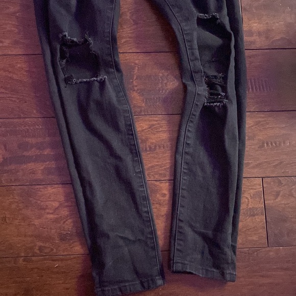 Black Refuge Colombia Ripped Jeans From Urban Planet - Picture 2 of 3
